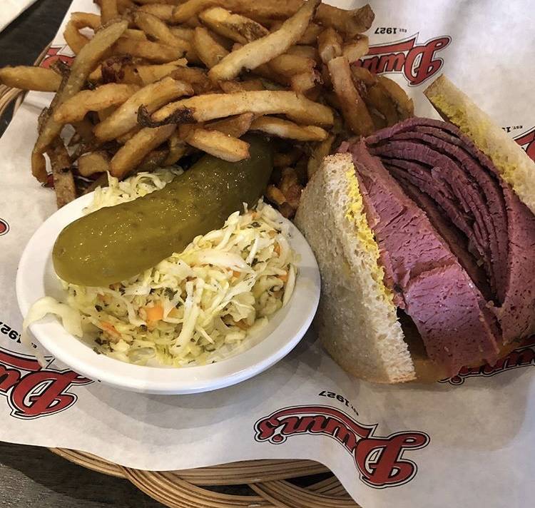 Dunns | restaurant | 11598 Boulevard de Salaberry, Dollard-des-Ormeaux, QC H9B 2R8, Canada | 5144216262 OR +1 514-421-6262