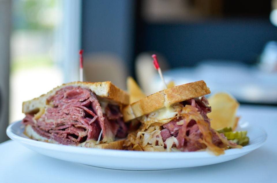 Dinerbar on Clifton | restaurant | 11801 Clifton Blvd, Lakewood, OH 44107, USA | 2165215003 OR +1 216-521-5003