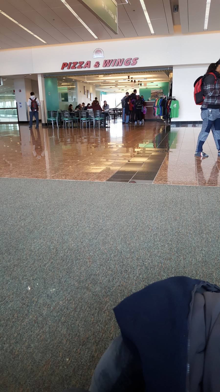 Grizzlys Pizza & Wings | restaurant | 5000 W International Airport Rd, Anchorage, AK 99502, USA | 9079299300 OR +1 907-929-9300