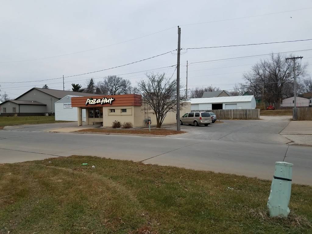Pizza Hut | meal takeaway | 707 W Madison St, Marshalltown, IA 50158, USA | 6417524000 OR +1 641-752-4000