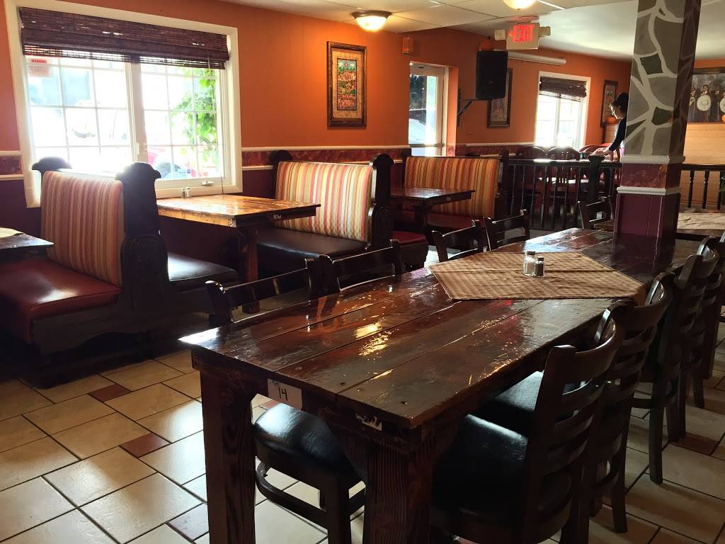 Famous Rivera Grill | restaurant | 7313 Lancaster Pike, Hockessin, DE 19707, USA | 3026357361 OR +1 302-635-7361