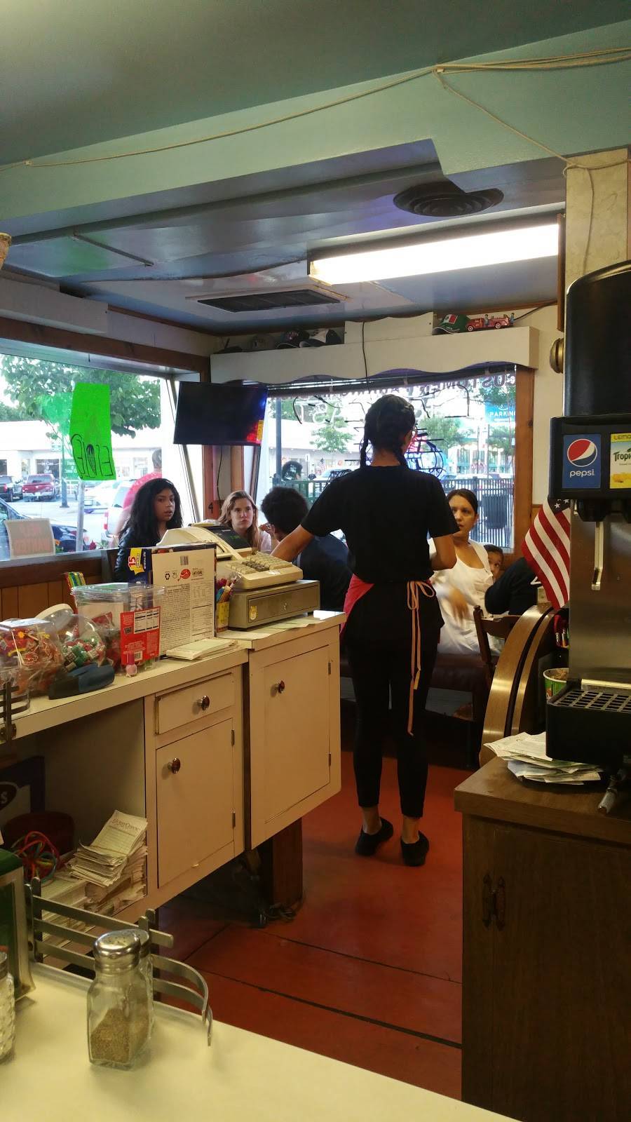 Colotlán Restaurant | restaurant | 324 Broadway, Wisconsin Dells, WI 53965, USA | 6082548208 OR +1 608-254-8208