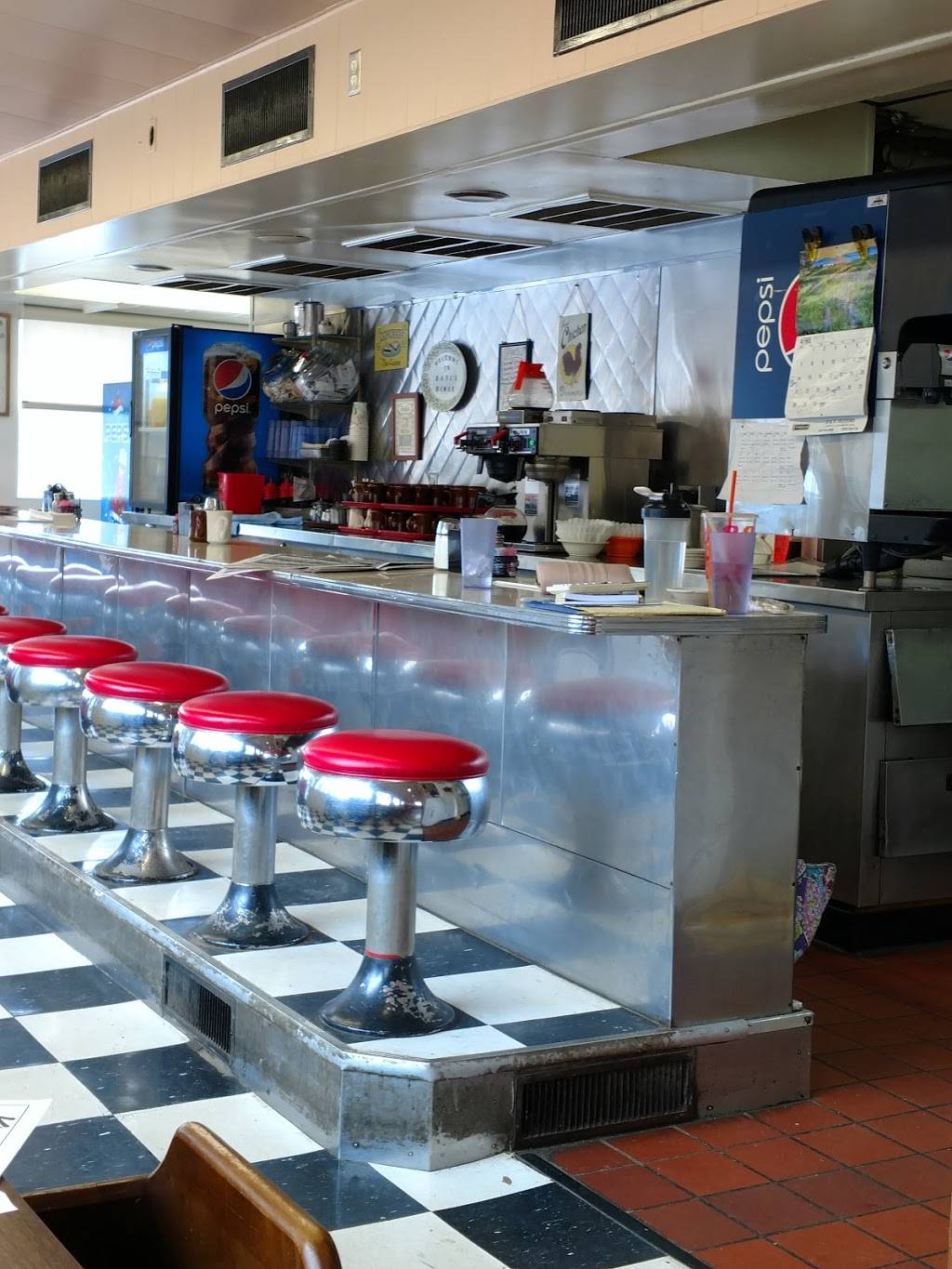 Daves Diner | restaurant | 390 Brunswick Ave, Gardiner, ME 04345, USA | 2075880022 OR +1 207-588-0022