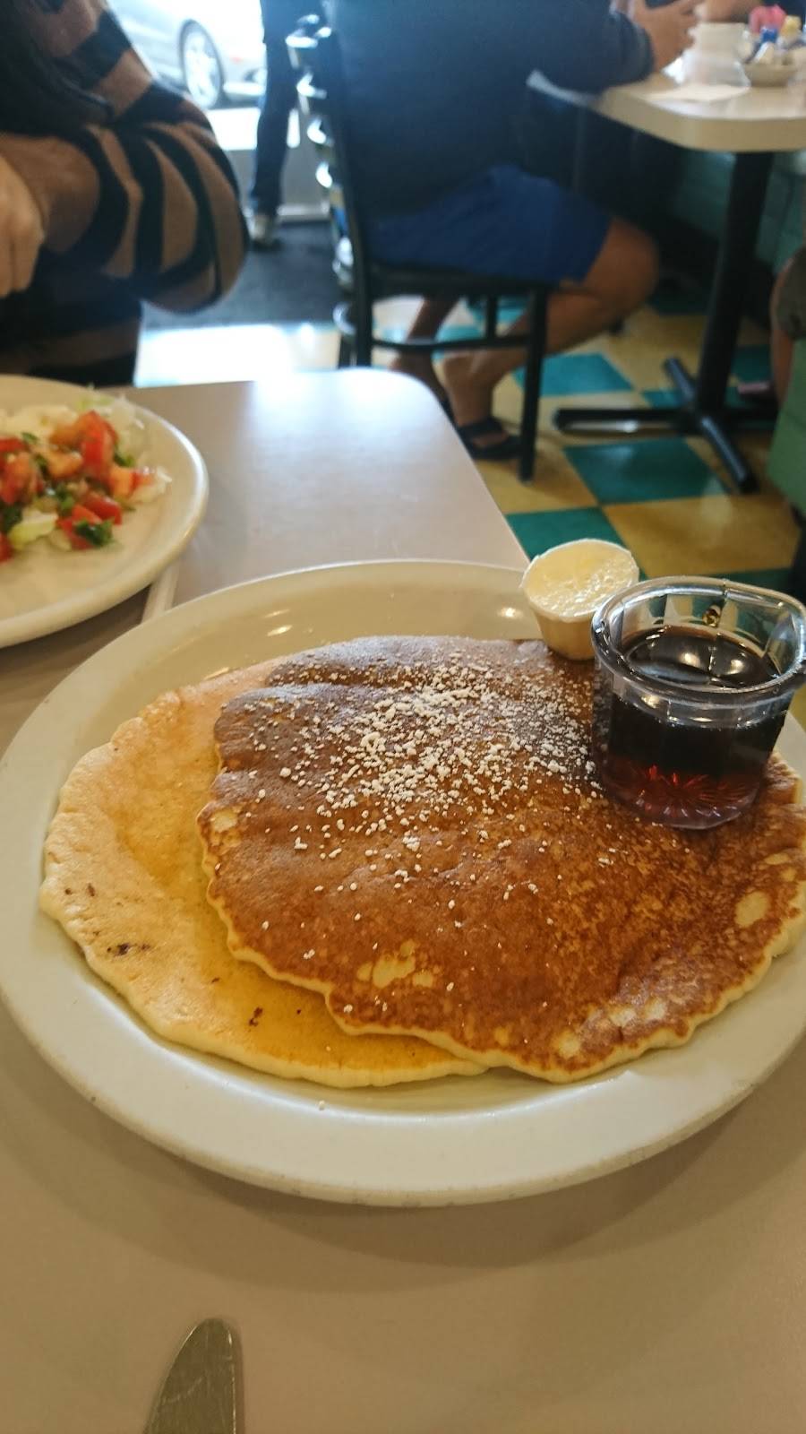 Village Cafe | restaurant | 4148 1/2 N Viking Way, Long Beach, CA 90808, USA | 5624215515 OR +1 562-421-5515