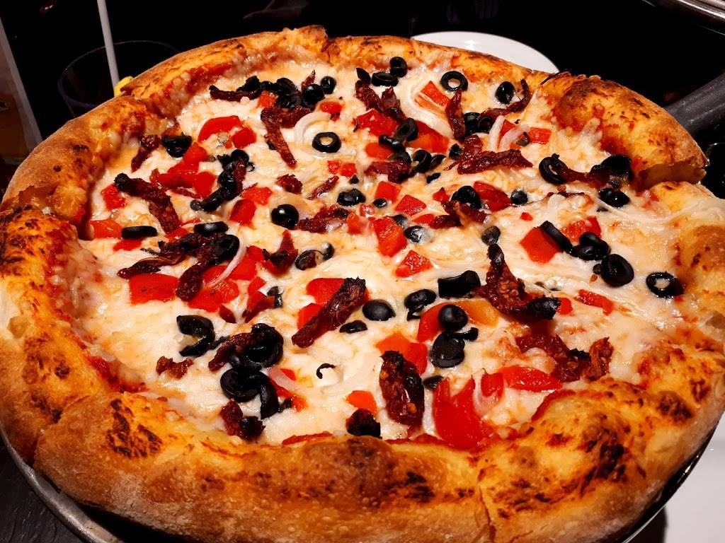 Romas Pizzeria & Lounge | restaurant | 221 Front Rd, Windsor, ON N9J 1Z6, Canada | 5199789800 OR +1 519-978-9800