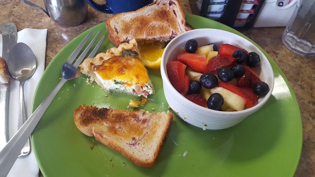 Lunch Box | meal takeaway | 106 E Cayuga St, Bellaire, MI 49615, USA | 2315336678 OR +1 231-533-6678