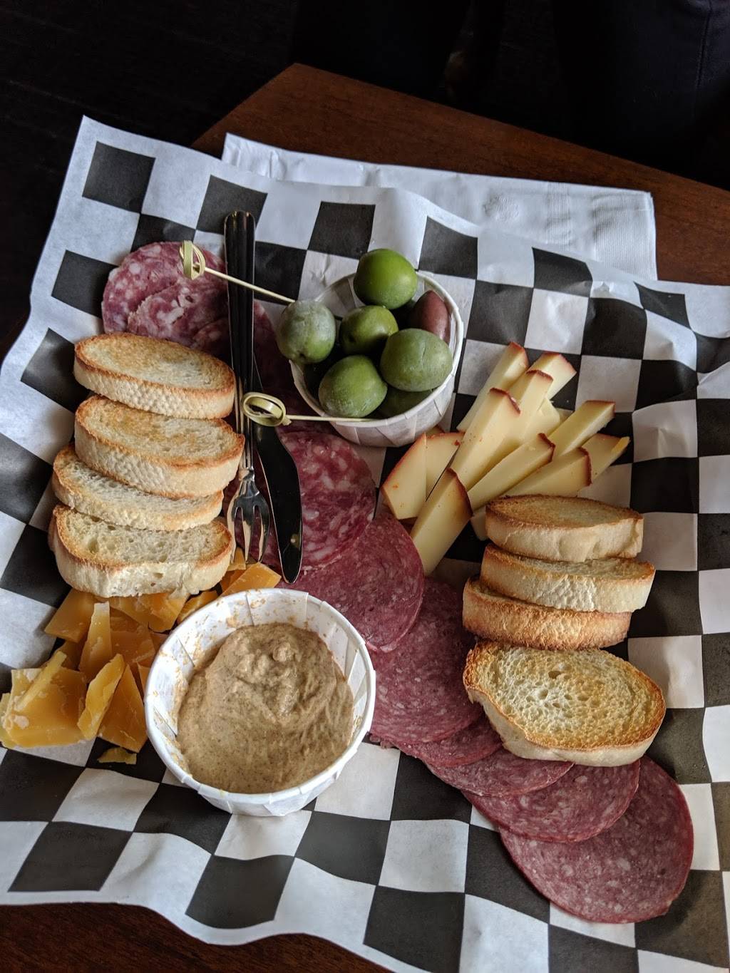 Yoerg Beer | restaurant | 378 Maria Ave, St Paul, MN 55106, USA | 6513302076 OR +1 651-330-2076