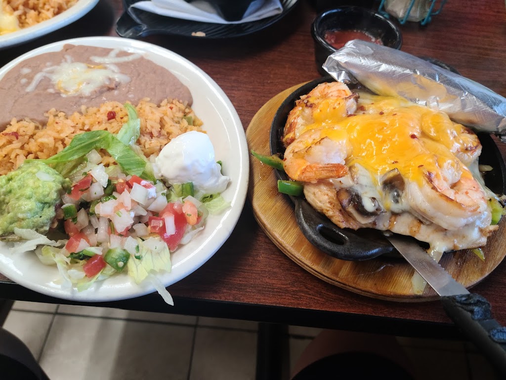 Yolis Mexican Grill | restaurant | 839 Redwater Rd, Wake Village, TX 75501, USA | 9032807554 OR +1 903-280-7554