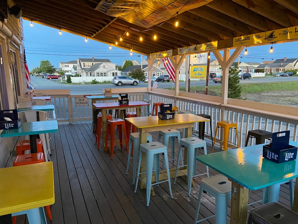 Overboard Pub & Grill | restaurant | 186 Ocean Blvd, Seabrook, NH 03874, USA | 6178397002 OR +1 617-839-7002