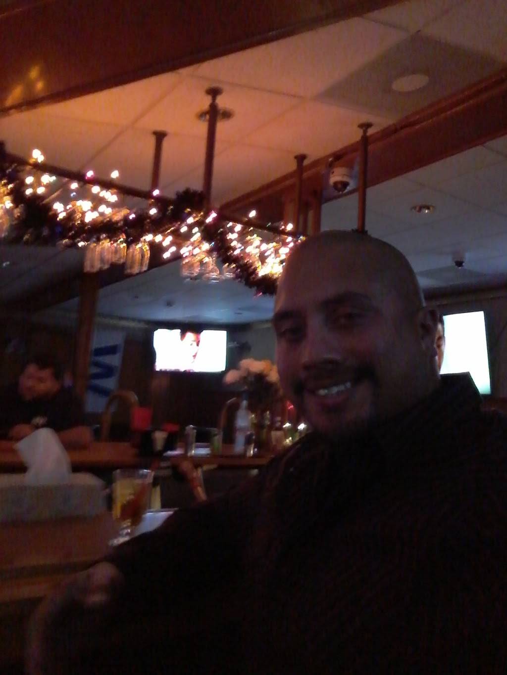 Charlottes Bar & Grill | restaurant | 6000 W Gunnison St, Chicago, IL 60630, USA | 7737753616 OR +1 773-775-3616