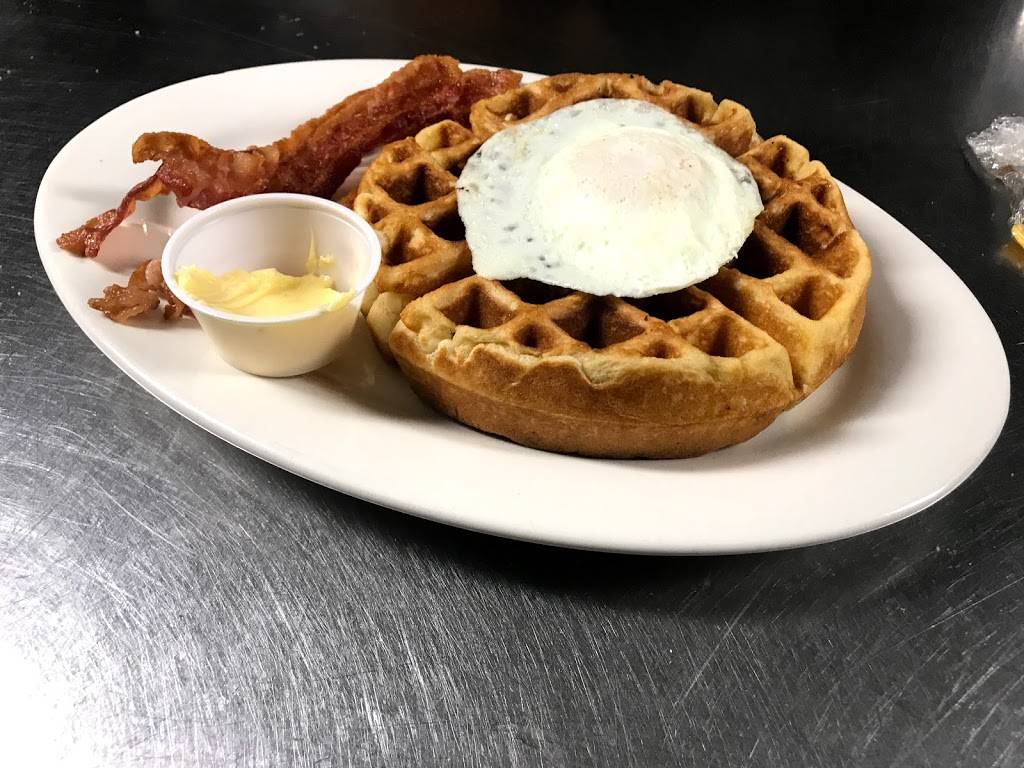 Off The Tracks Cafe | meal takeaway | 120 S Maple St, Dana, IN 47847, USA | 7656653016 OR +1 765-665-3016