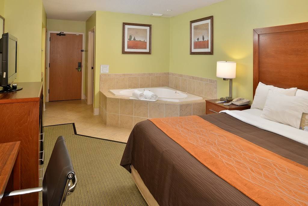 Comfort Inn & Suites Black River Falls I-94 | restaurant | W10170 WI-54 E, Black River Falls, WI 54615, USA | 7156703010 OR +1 715-670-3010