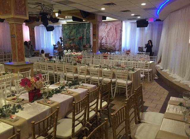 Adonis Restaurant and Banquet | restaurant | 4853 Schaefer Rd, Dearborn, MI 48126, USA | 3135849300 OR +1 313-584-9300