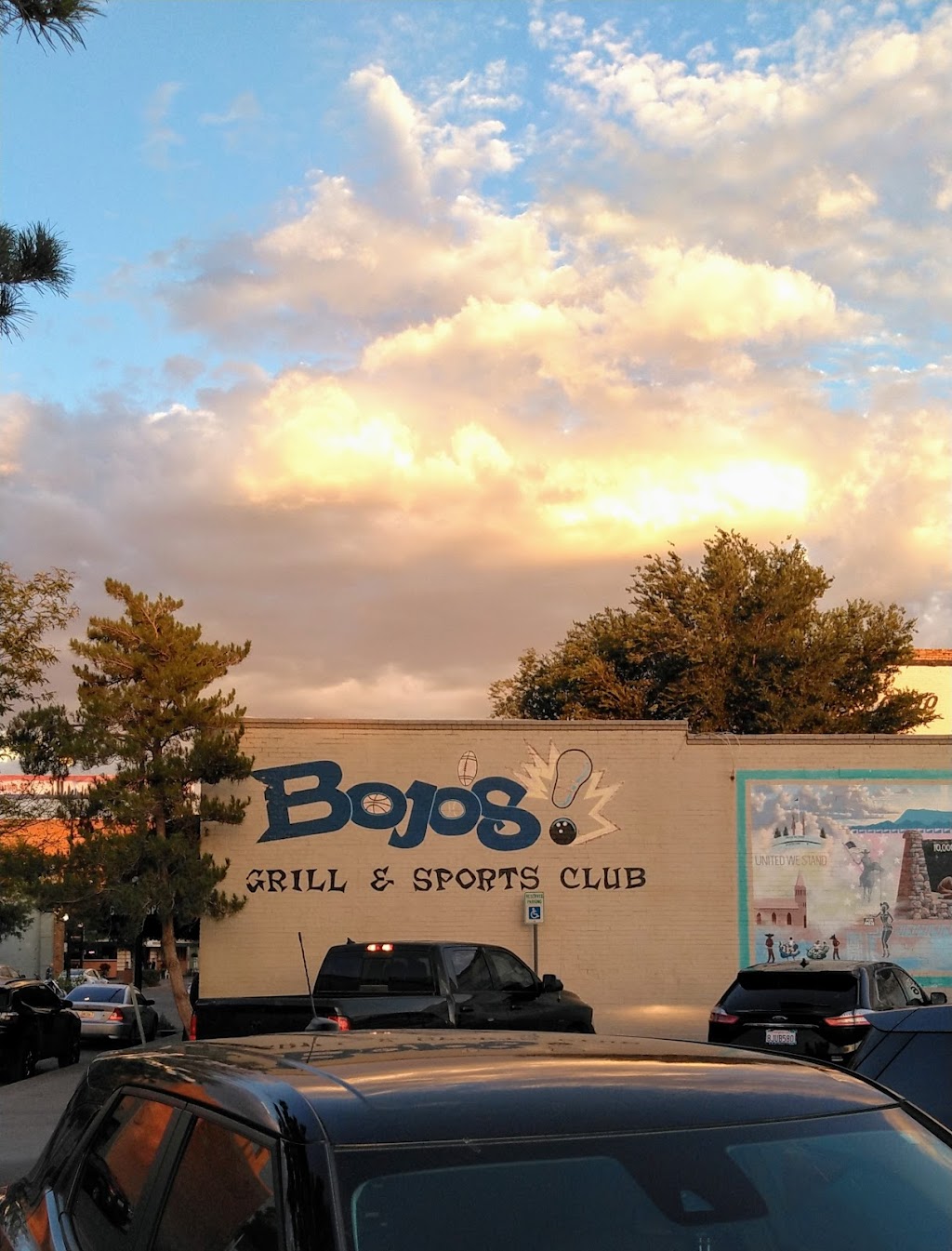 Bojos Grill & Sports Club | restaurant | 117 W 2nd St, Winslow, AZ 86047, USA | 9282890616 OR +1 928-289-0616