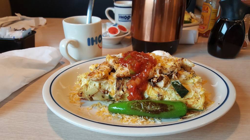 IHOP | restaurant | 125 Smith Rd, St. Charles, IL 60174, USA | 6303777448 OR +1 630-377-7448