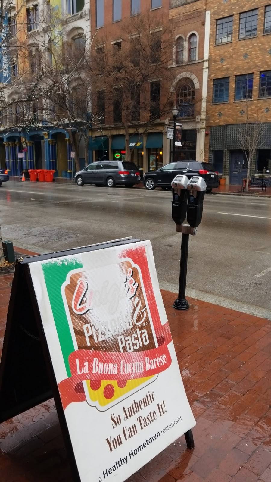 Subway | restaurant | 725 W Main St, Louisville, KY 40202, USA | 5026253002 OR +1 502-625-3002