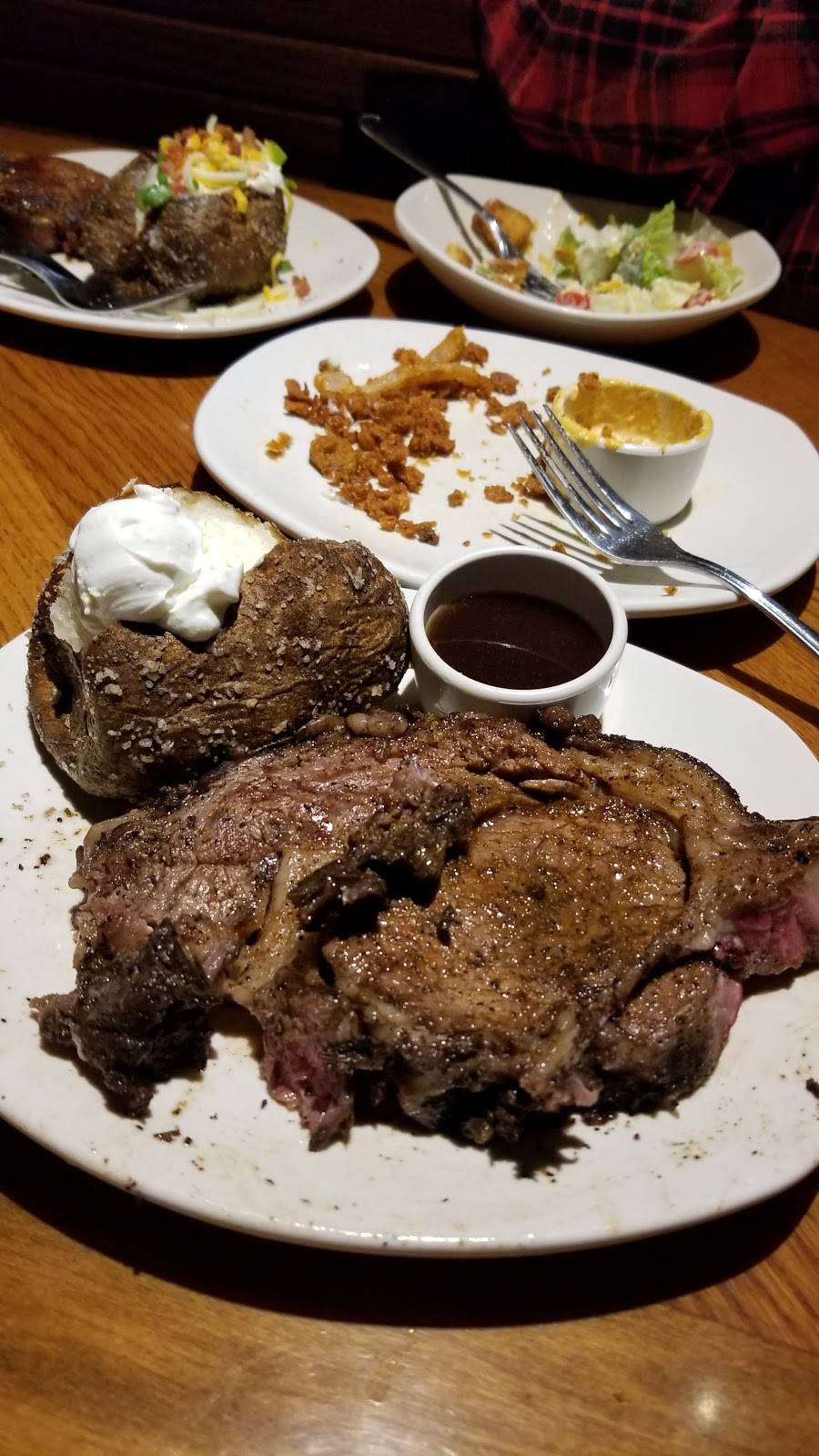 Outback Steakhouse | restaurant | 15765 Eureka Rd, Southgate, MI 48195, USA | 7342852314 OR +1 734-285-2314