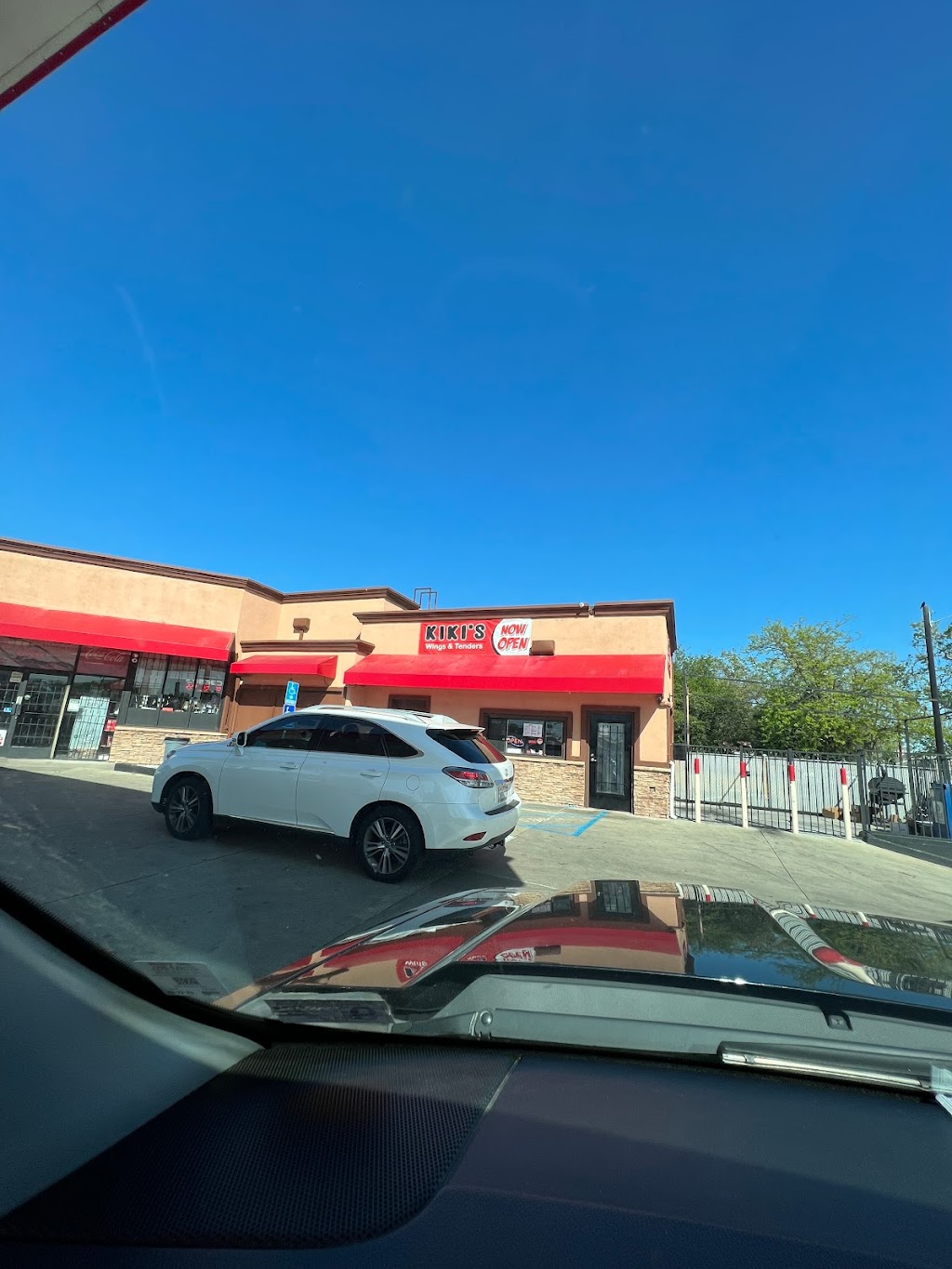 Kikis Express | restaurant | 4991 Franklin Blvd Unit B, Sacramento, CA 95820, USA | 9163137700 OR +1 916-313-7700