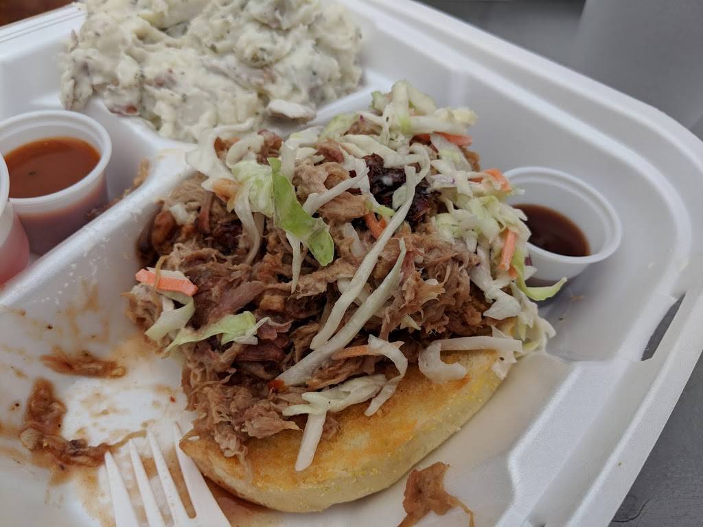 Triple Crown BBQ | restaurant | 1079 U.S. Highway 211 West, Luray, VA 22835, USA | 5407435311 OR +1 540-743-5311