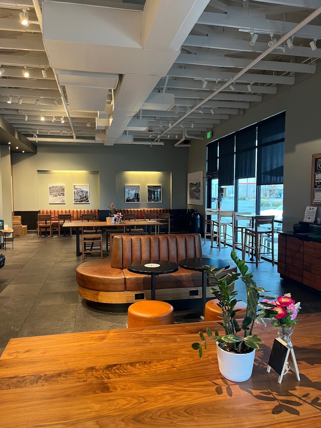 Starbucks | cafe | 30016 Rd 8, Dunnigan, CA 95695, USA | 5303253045 OR +1 530-325-3045