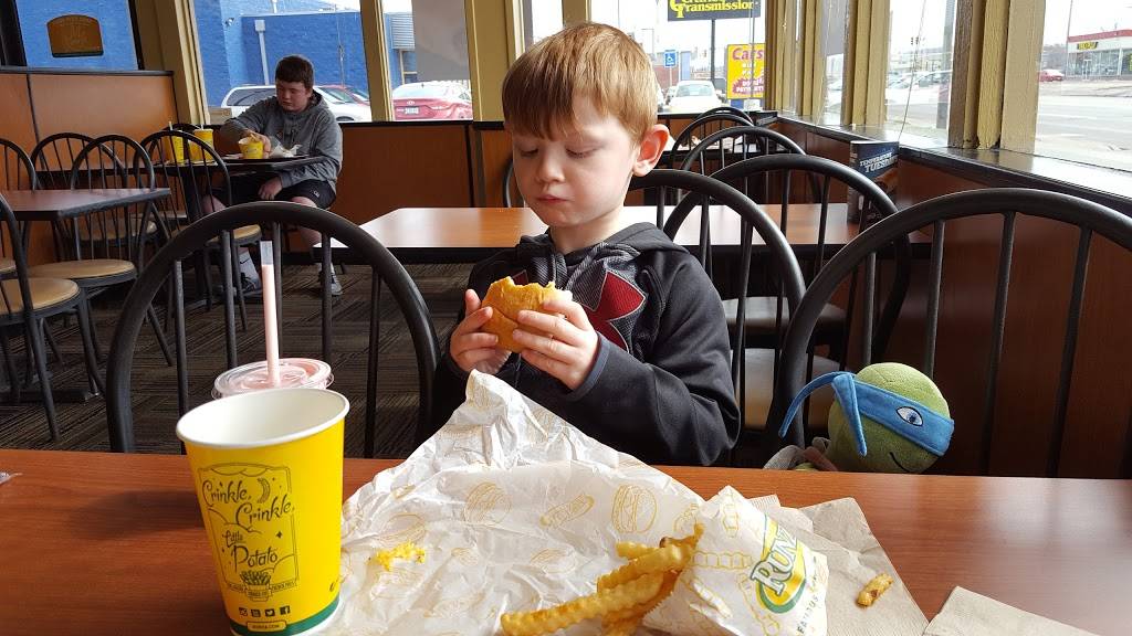 Runza Restaurant | restaurant | 2146 W Broadway, Council Bluffs, IA 51501, USA | 7123228935 OR +1 712-322-8935