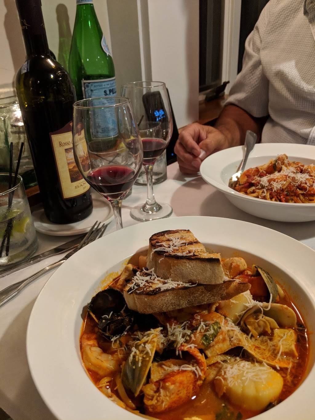 Robertos | restaurant | 200 Shore Rd, Ogunquit, ME 03907, USA | 2076468130 OR +1 207-646-8130