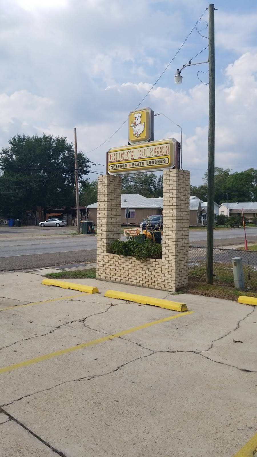 Chicks Burgers | restaurant | 502 Main St, Baldwin, LA 70514, USA | 3379234390 OR +1 337-923-4390