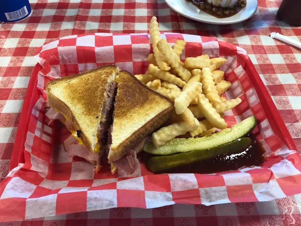 We B Smokin | restaurant | 32580 Airport Rd, Paola, KS 66071, USA | 9132566802 OR +1 913-256-6802