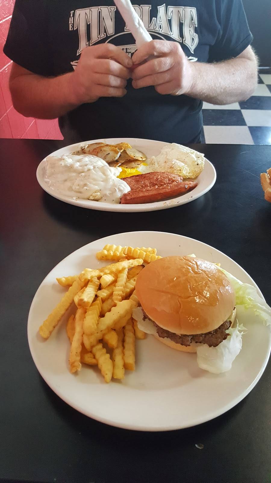 Leroys Place | restaurant | 1537 S A St, Elwood, IN 46036, USA | 7655529051 OR +1 765-552-9051