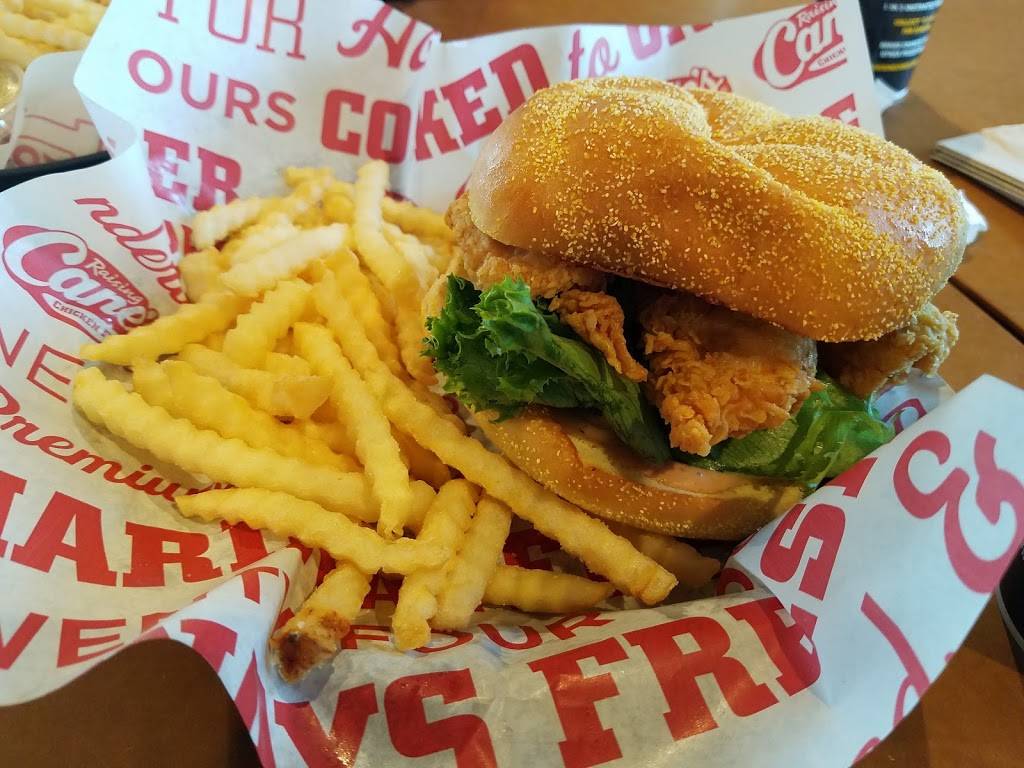 Raising Canes Chicken Fingers | meal takeaway | 18200 Cottonwood Dr, Parker, CO 80138, USA | 3038411207 OR +1 303-841-1207