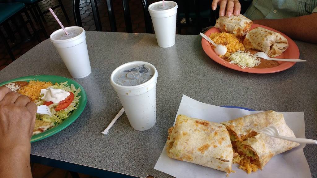 Comales de Waukegan | restaurant | 635 N McAree Rd, Waukegan, IL 60085, USA | 8472445203 OR +1 847-244-5203