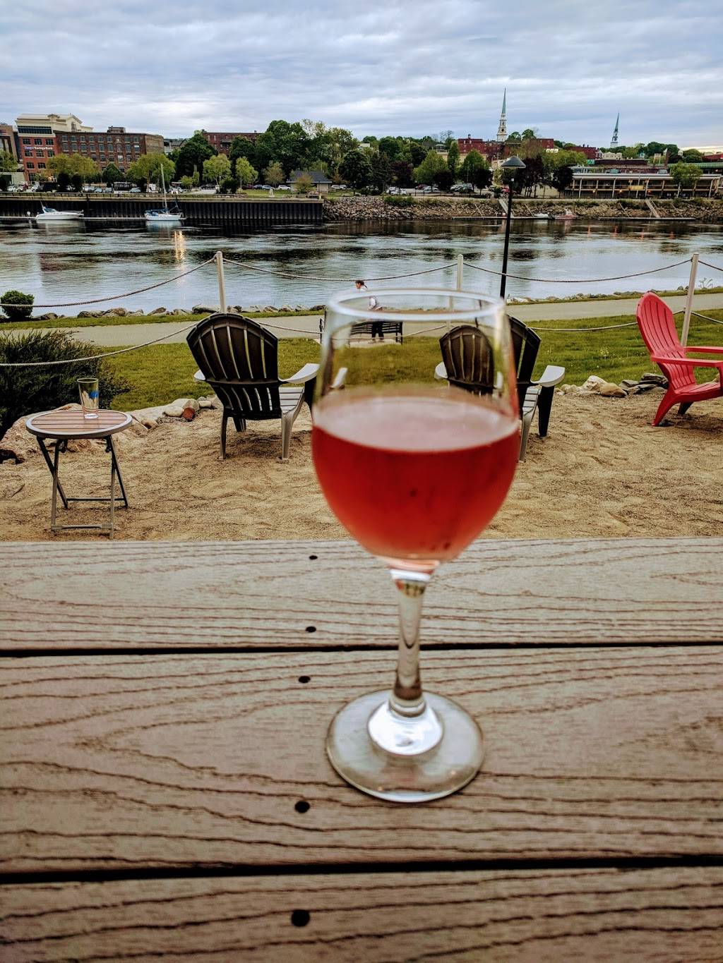 High Tide Restaurant and Bar | restaurant | 5 S Main St, Brewer, ME 04412, USA | 2079893300 OR +1 207-989-3300