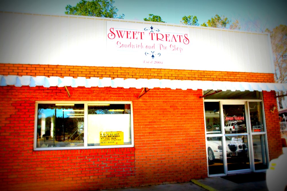 Sweet Treats | restaurant | 5 E Main St, Lamar, AR 72846, USA | 4796470133 OR +1 479-647-0133