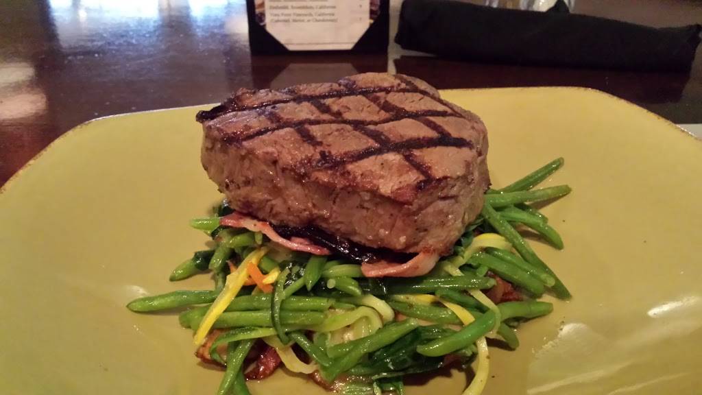 Basils Kitchen | restaurant | 5500 N River Rd, Rosemont, IL 60018, USA | 8476784000 OR +1 847-678-4000