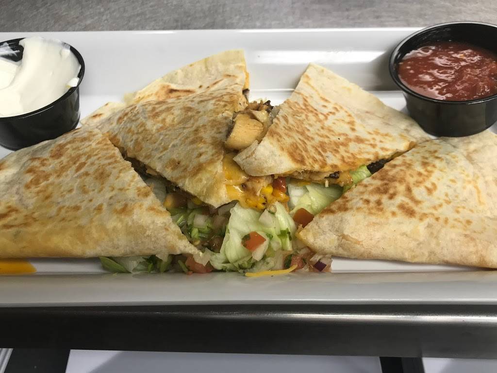 National Pizza Pub and Grille | restaurant | 5501 W National Ave, West Milwaukee, WI 53214, USA | 4146714224 OR +1 414-671-4224