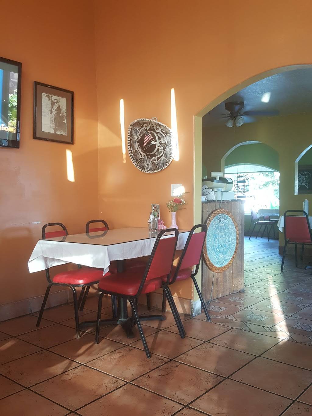 Robertos Restaurant | restaurant | 200 D St, Wheatland, CA 95692, USA | 5306332474 OR +1 530-633-2474