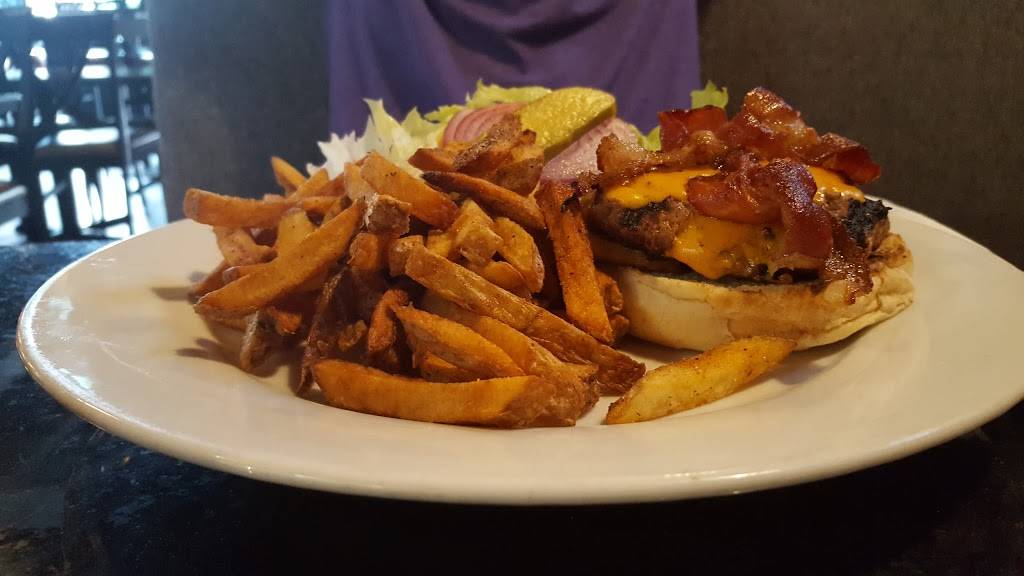 Fox and The Goose Sports Bar and Grill | restaurant | 799 Park Rd S, Oshawa, ON L1J 4K1, Canada | 9052405000 OR +1 905-240-5000