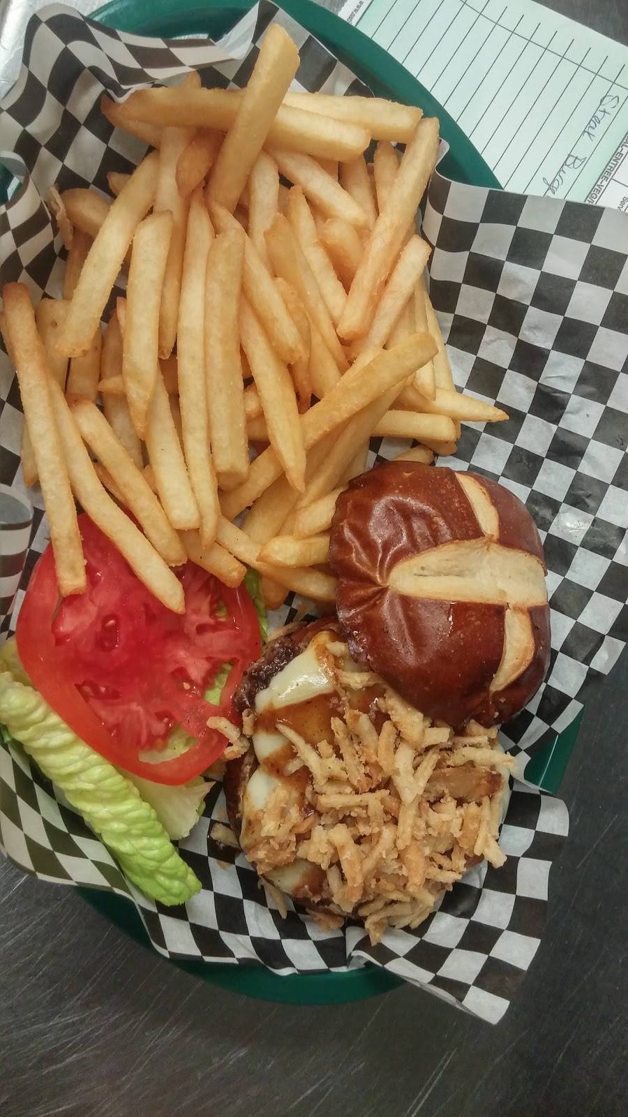 Game Time II Bar & Grill | restaurant | 2062 Indianapolis Blvd, Whiting, IN 46394, USA | 2194730239 OR +1 219-473-0239