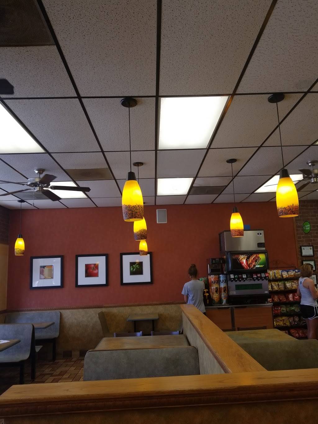Subway | restaurant | 135 E Bethalto Dr, Bethalto, IL 62010, USA | 6183772450 OR +1 618-377-2450