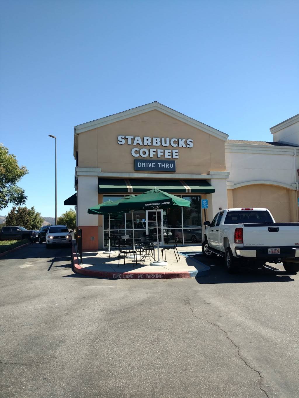Starbucks | cafe | 6865 Camino Arroyo, Gilroy, CA 95020, USA | 4088483027 OR +1 408-848-3027