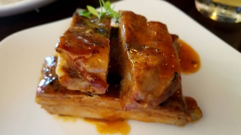 The Silver Pig Bar & Oyster Room | restaurant | 102 S Michigan Ave, Howell, MI 48843, USA | 5177988008 OR +1 517-798-8008