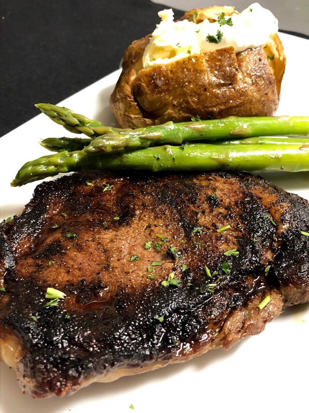 Bergies Place | restaurant | 106 S Charter St, Monticello, IL 61856, USA | 2176488020 OR +1 217-648-8020