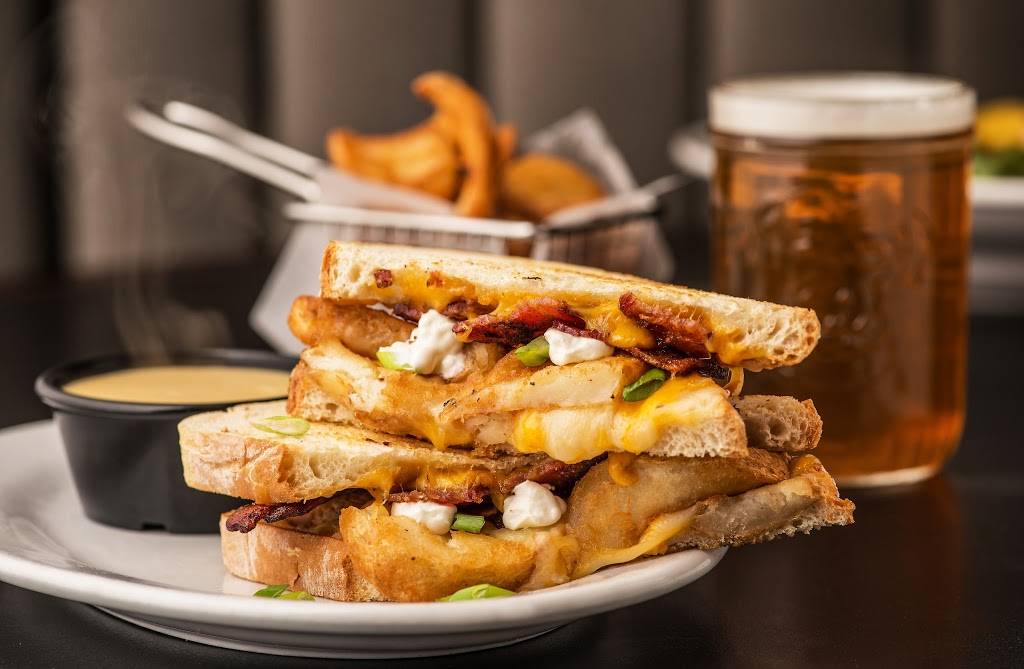 Krolls South Loop | restaurant | 1736 S Michigan Ave, Chicago, IL 60616, USA | 3122351400 OR +1 312-235-1400