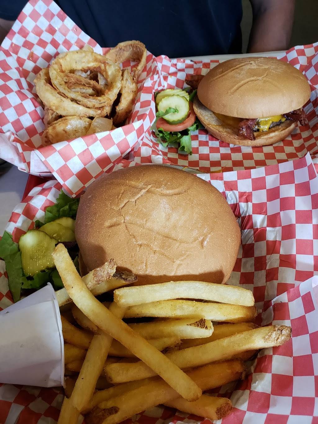 Bigz Burger Joint | restaurant | 2303 N Loop 1604 W, San Antonio, TX 78258, USA | 2104082029 OR +1 210-408-2029