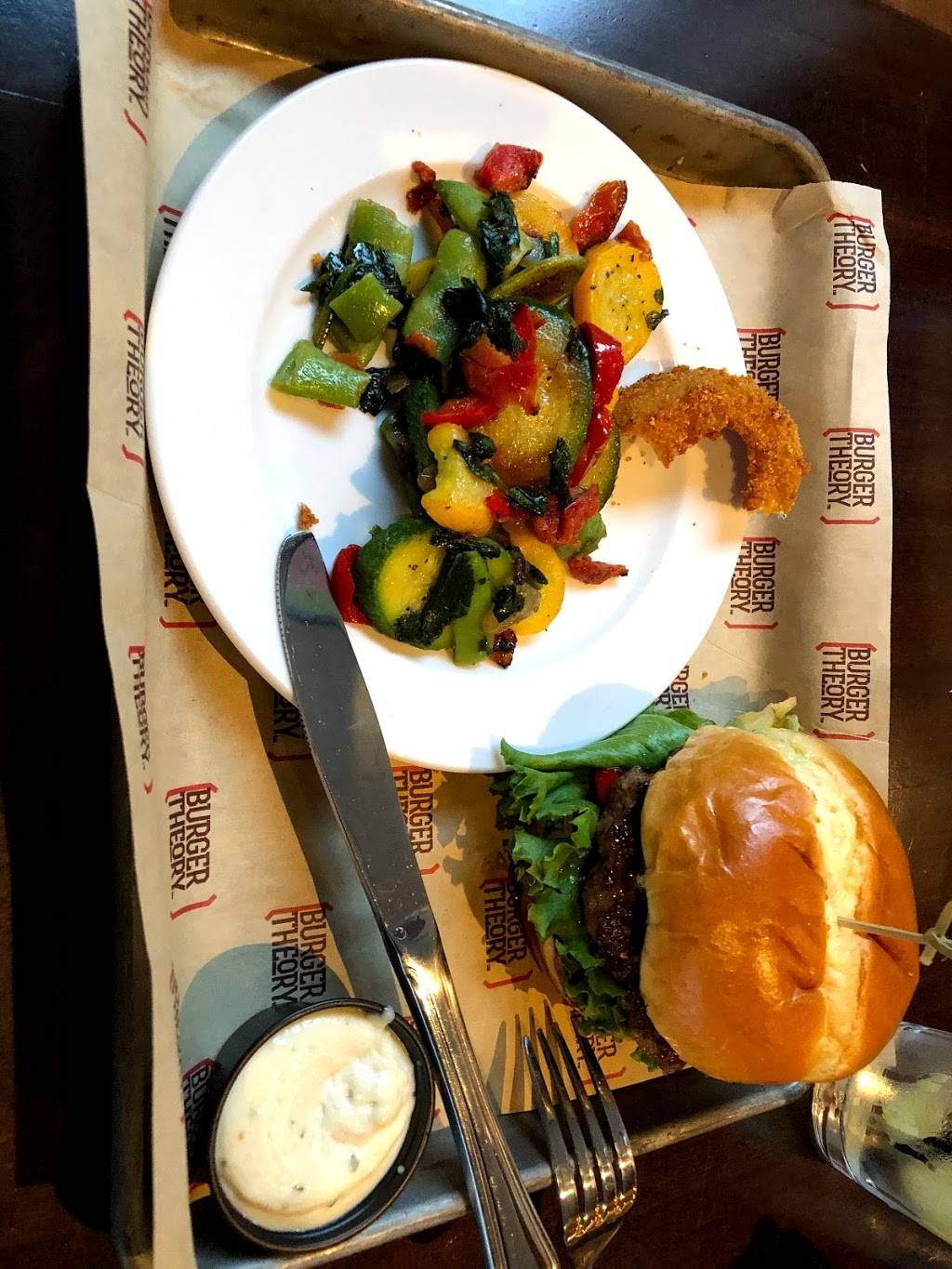 Burger Theory | restaurant | 1420 Cuming St, Omaha, NE 68102, USA | 4024492222 OR +1 402-449-2222