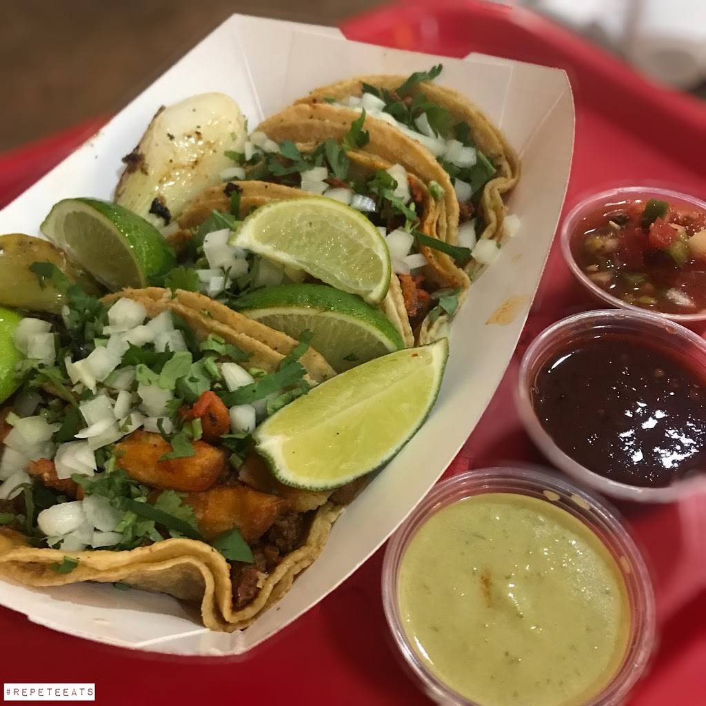 Chicken Palace | restaurant | 3433 W National Ave, Milwaukee, WI 53215, USA | 4147635775 OR +1 414-763-5775