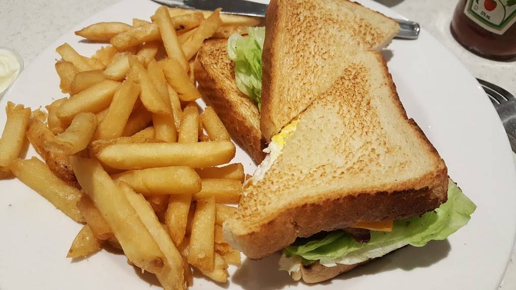 The Donlands Diner | restaurant | 417 Donlands Ave, East York, ON M4J 3S3, Canada | 4164218500 OR +1 416-421-8500