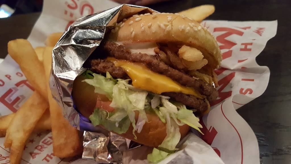 Red Robin Gourmet Burgers and Brews | restaurant | 101 Town Center E, Santa Maria, CA 93454, USA | 8056146124 OR +1 805-614-6124