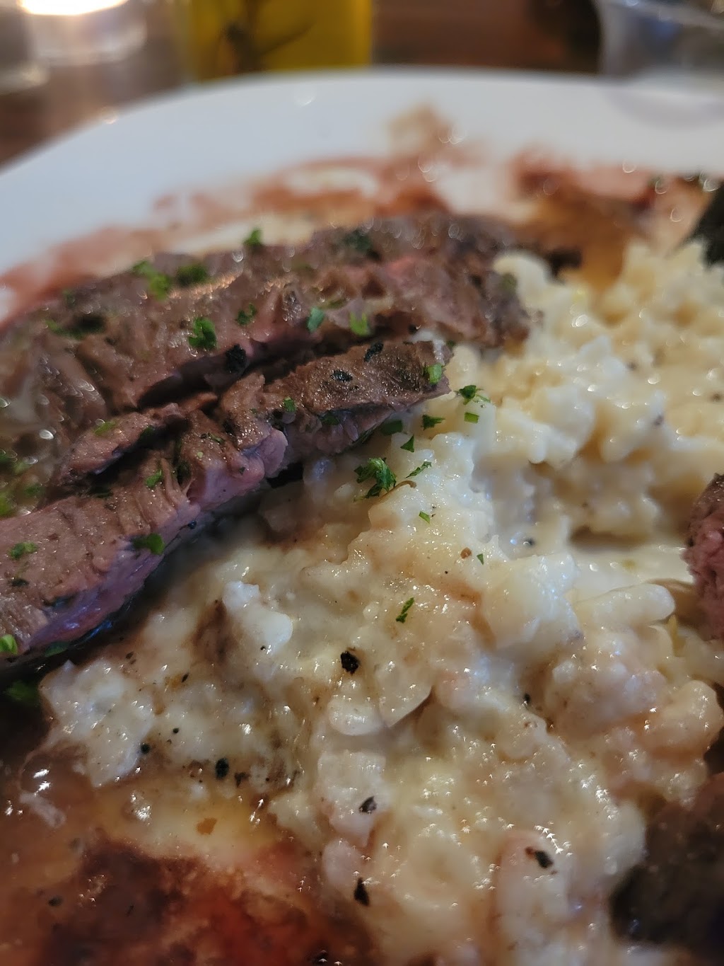 Henley On Grace | restaurant | 314 E Grace St, Richmond, VA 23219, USA | 8047839463 OR +1 804-783-9463