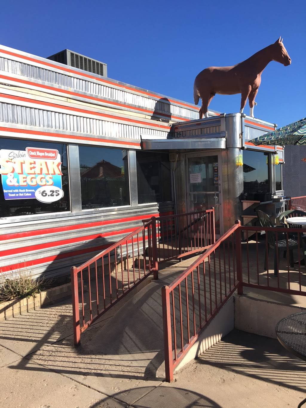 Davies Chuck Wagon Diner | restaurant | 9495 W Colfax Ave, Lakewood, CO 80215, USA | 3032375252 OR +1 303-237-5252